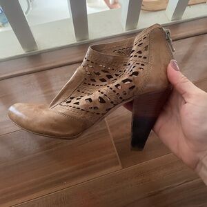 Nero Giardini Beige Leather Heeled Boots